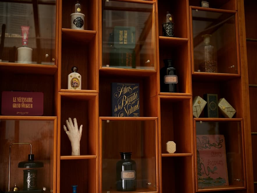 オフィシーヌ・ユニヴェルセル・ビュリーの 素晴らしき図書館 - 第1章